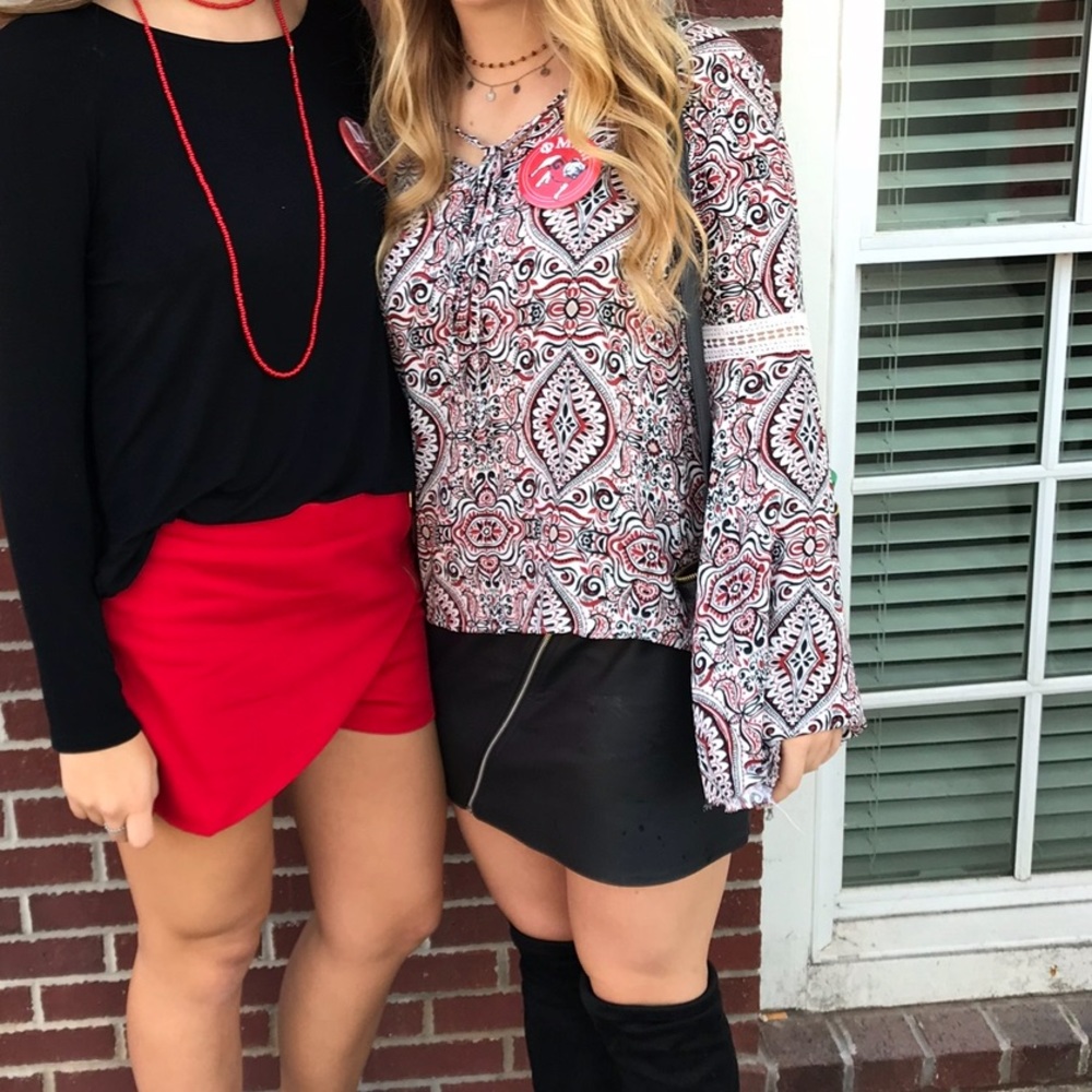 American Threads Black Red and White Flowy Top